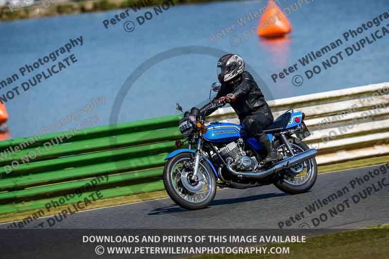 Vintage motorcycle club;eventdigitalimages;mallory park;mallory park trackday photographs;no limits trackdays;peter wileman photography;trackday digital images;trackday photos;vmcc festival 1000 bikes photographs